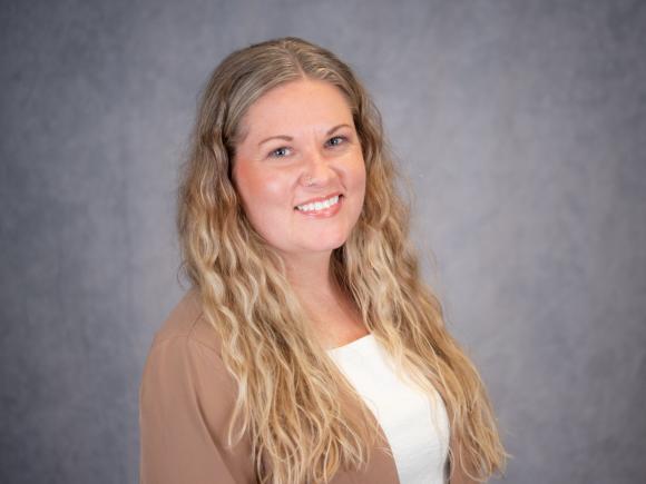 Dr. Hillary Sackett-Taylor Headshot